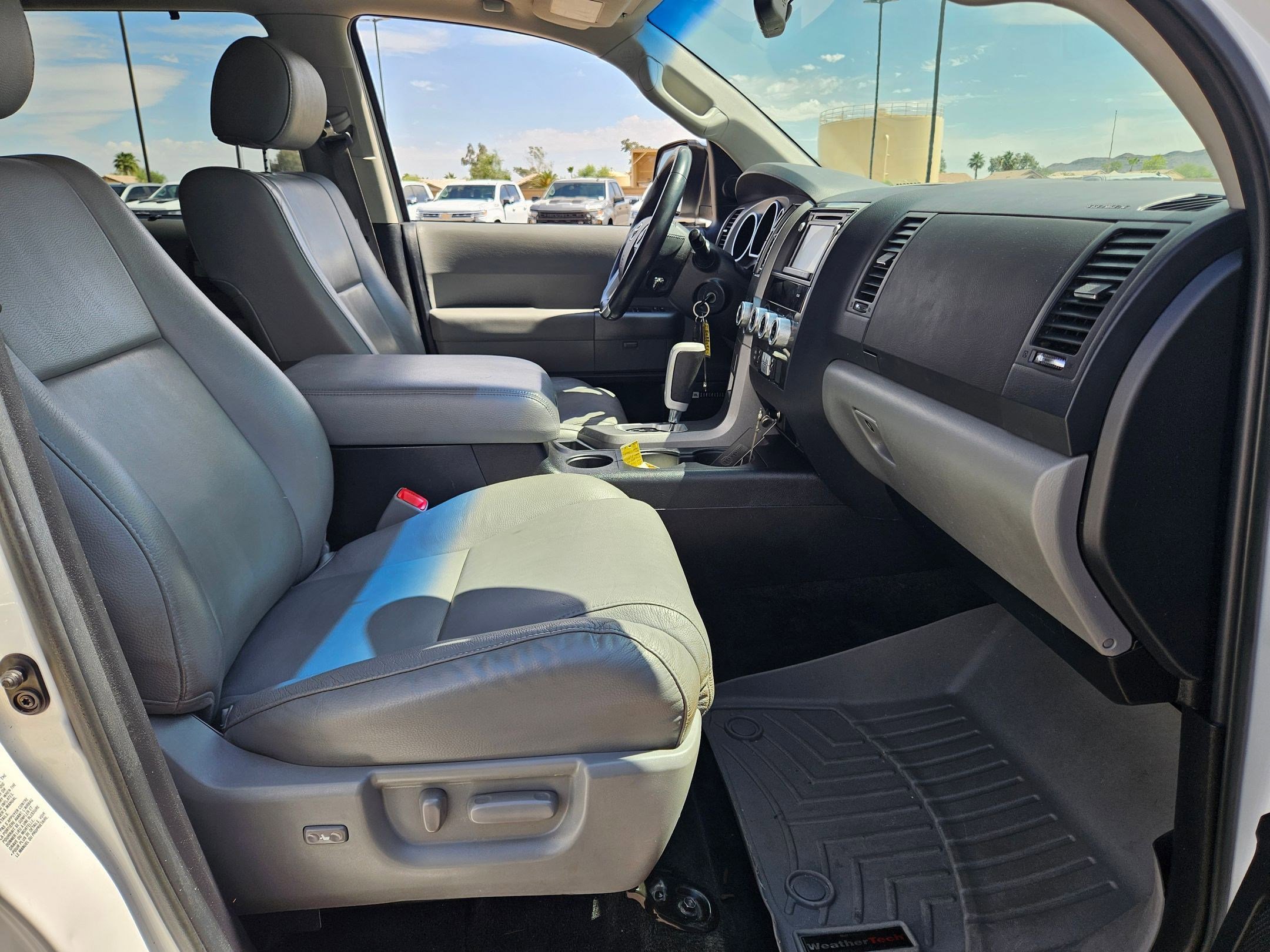 Used 2015 Toyota Sequoia Limited AWD/4WD image 24