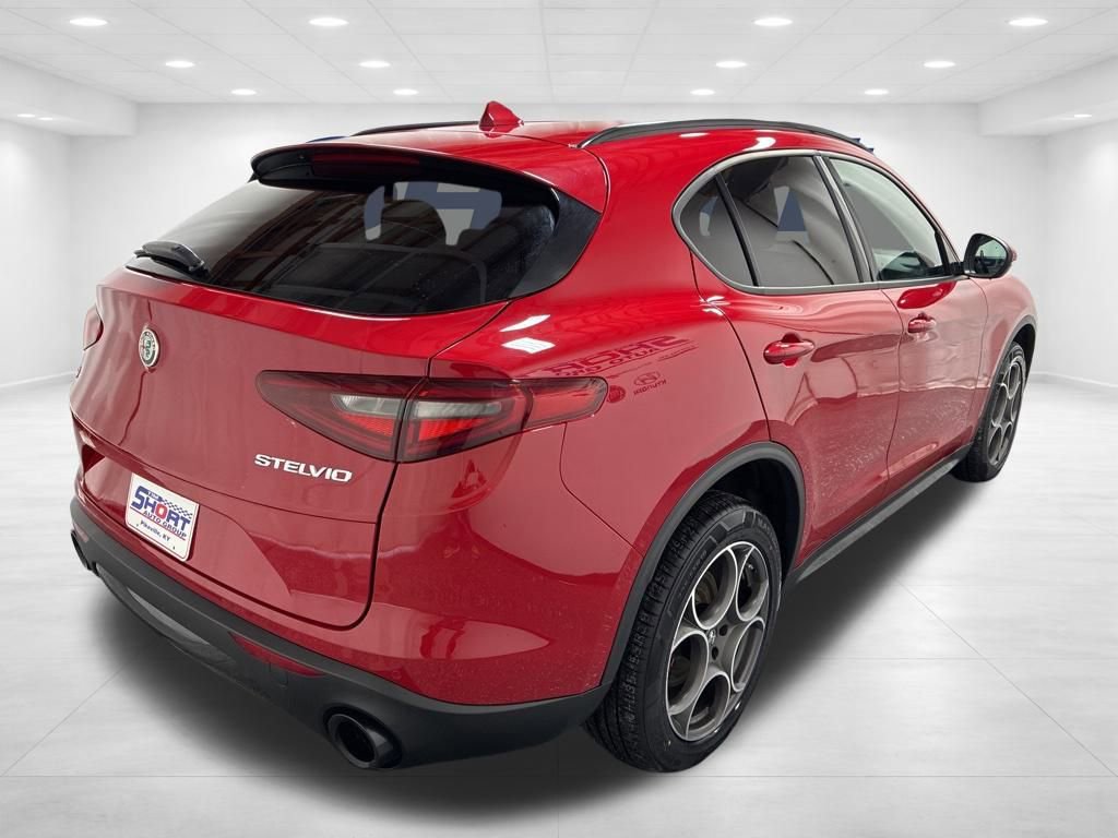 Used 2022 Alfa Romeo Stelvio Sprint image 5