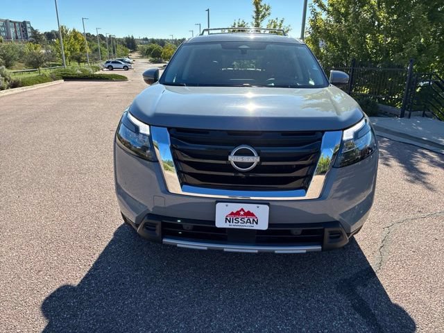 Used 2025 Nissan Pathfinder Platinum AWD/4WD image 2