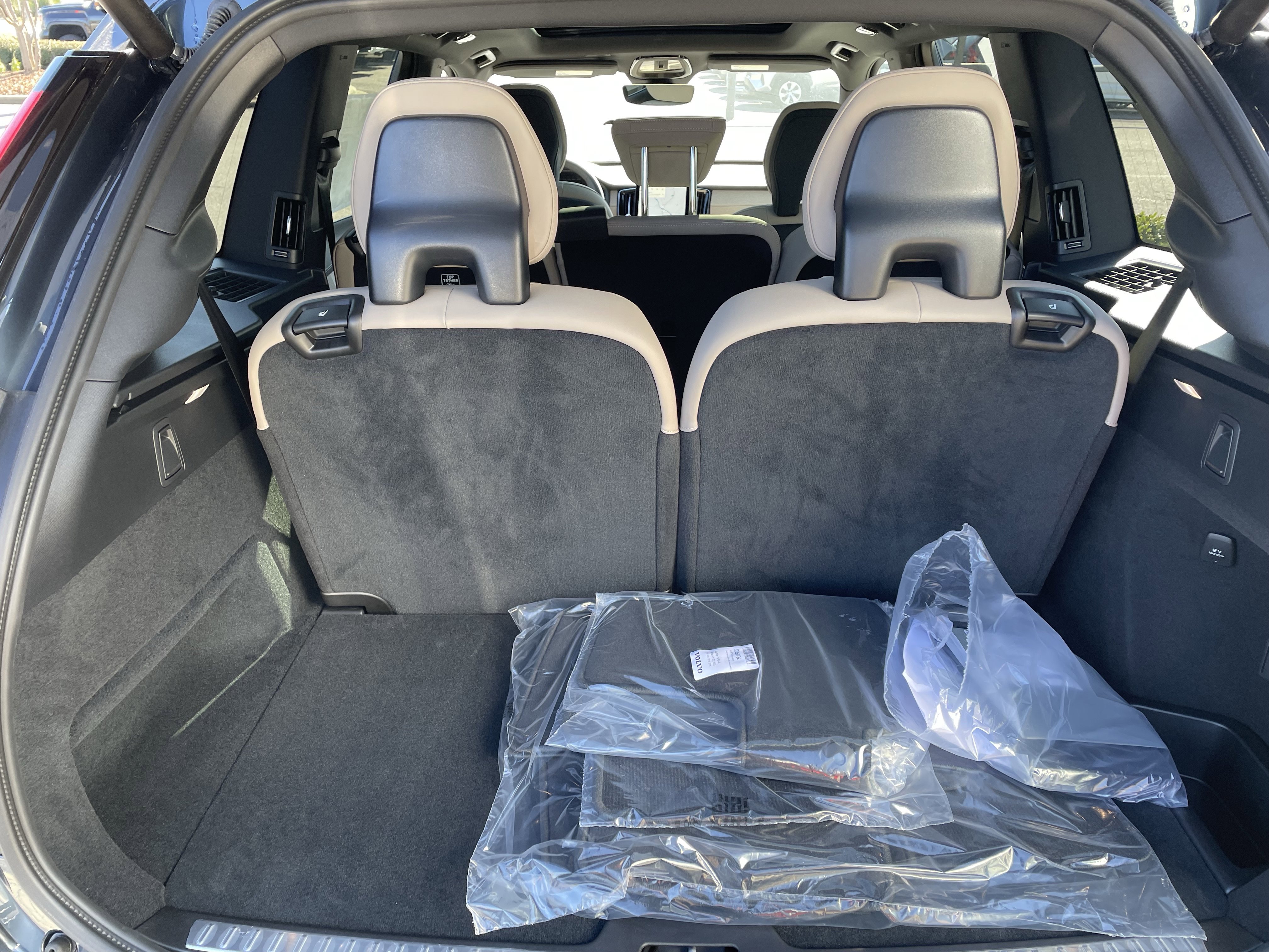 New 2026 Volvo XC90 B6 Core image 9