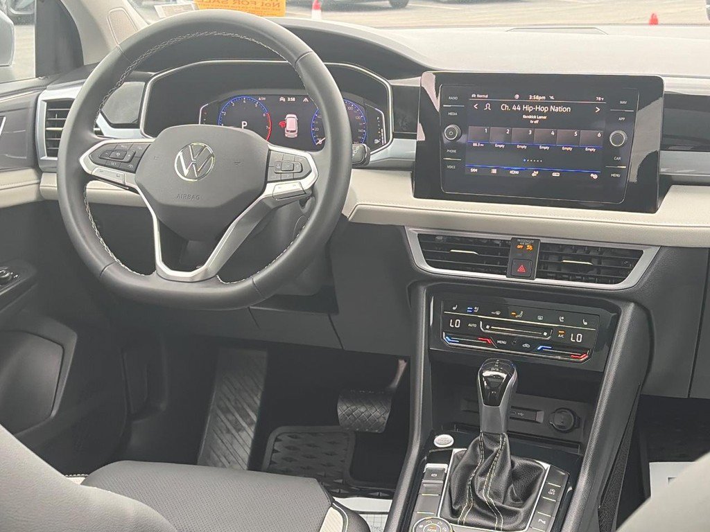 Certified 2025 Volkswagen Taos SEL AWD/4WD image 13