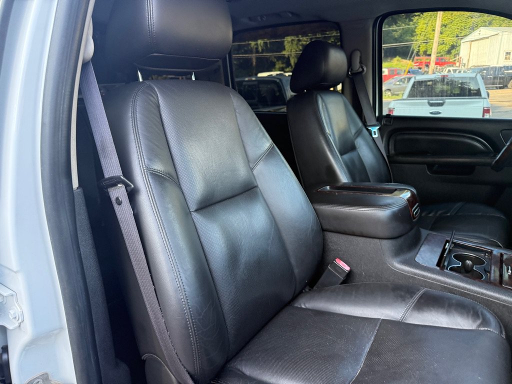 Used 2011 GMC Sierra 2500 Denali w/ Suspension Package, Off-Road AWD/4WD image 35