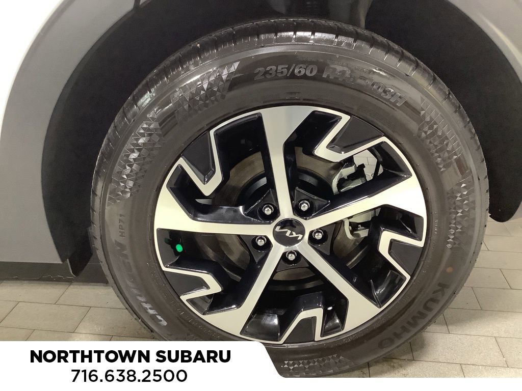 Used 2025 Kia Sportage EX w/ Premium Package image 24