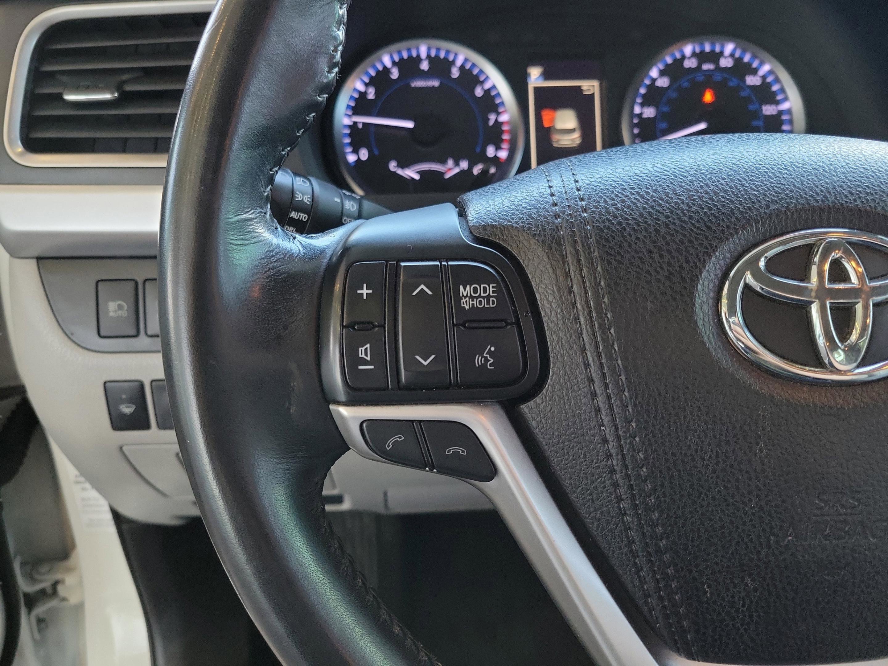 Used 2018 Toyota Highlander LE image 18