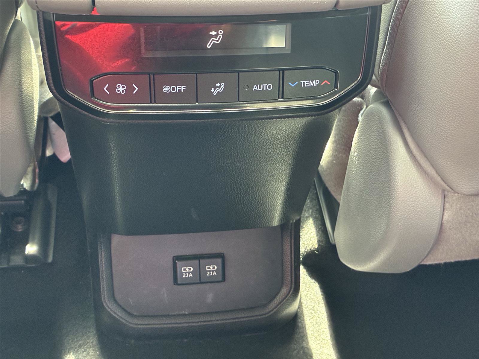 Used 2020 Toyota Highlander XLE w/ Protection Package #3 AWD/4WD image 20