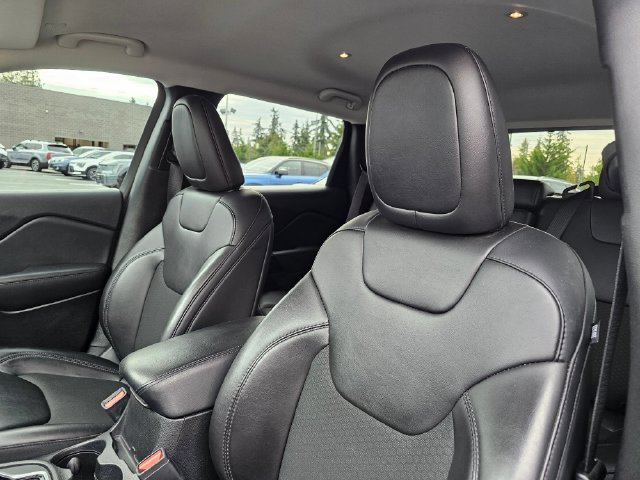 Used 2021 Jeep Cherokee Latitude Plus AWD/4WD image 24