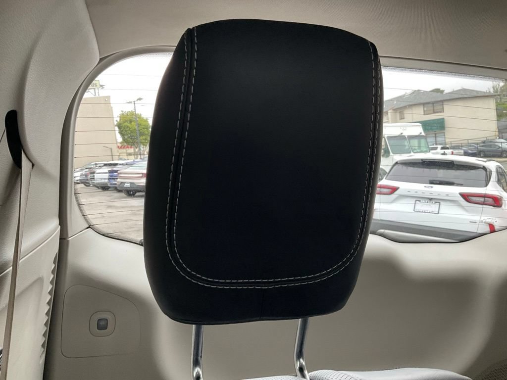 Used 2023 Chrysler Pacifica Limited FWD image 60
