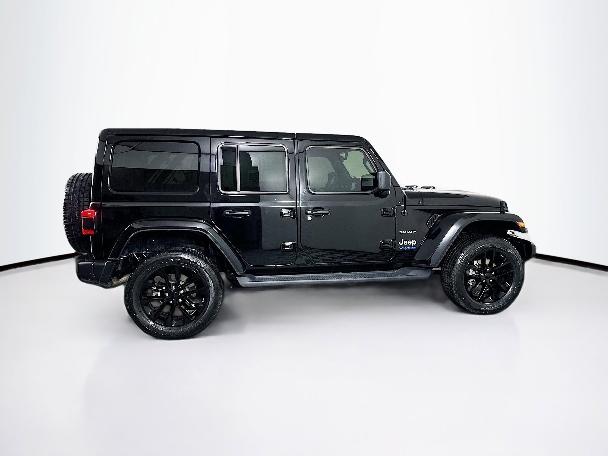 Used 2021 Jeep Wrangler Sahara w/ Cold Weather Group image 10