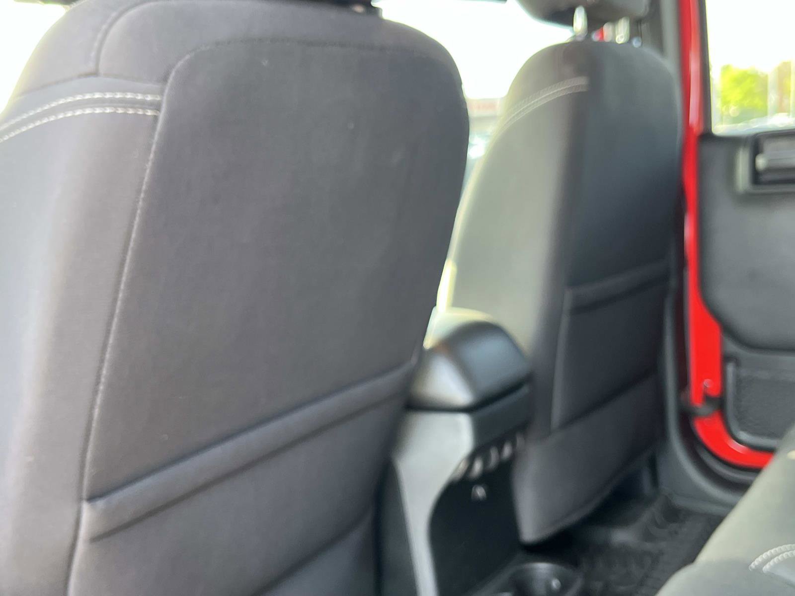 Used 2017 Jeep Wrangler Unlimited Rubicon w/ Cold Weather Group image 17