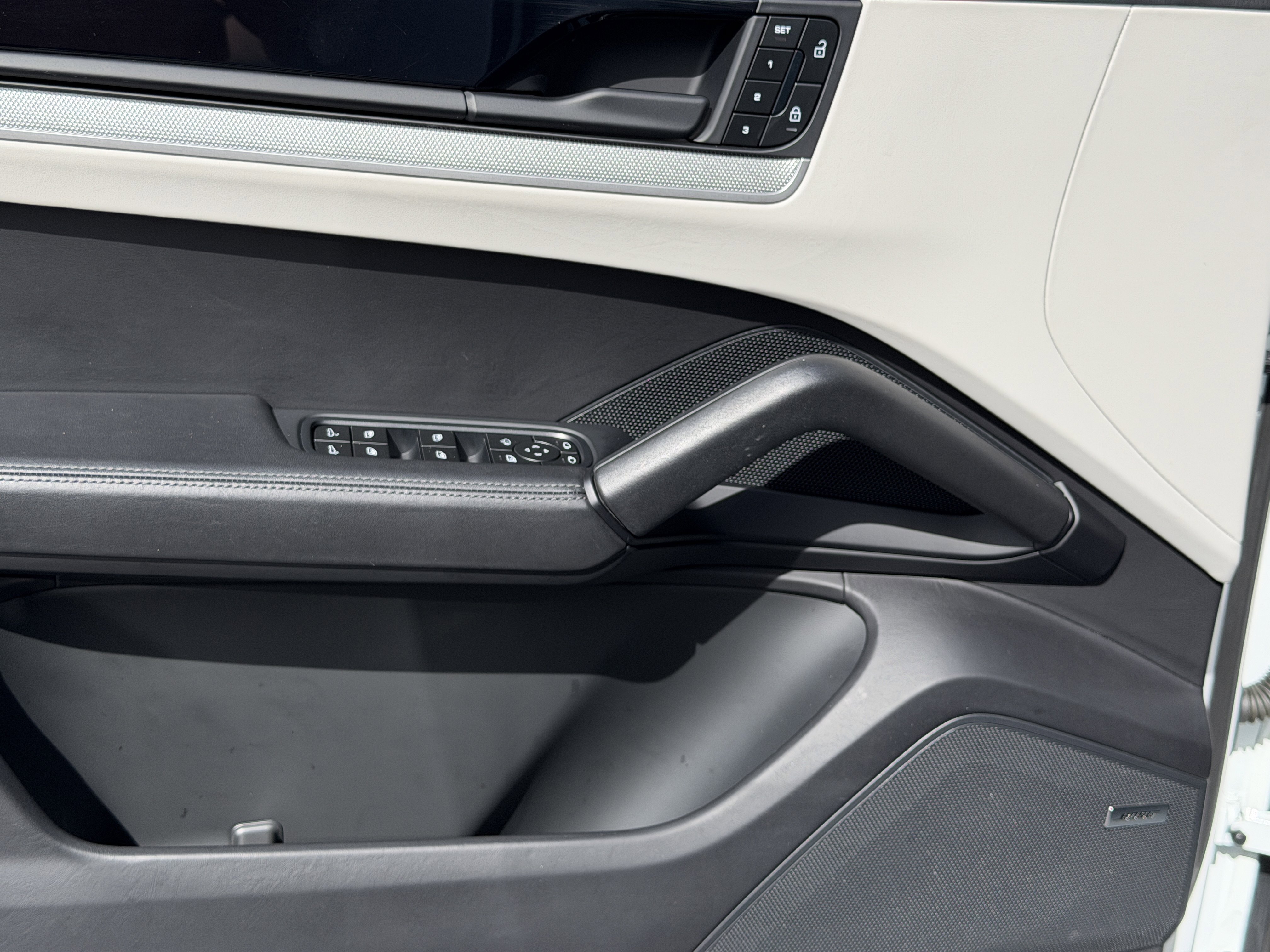 Certified 2024 Porsche Cayenne S image 23