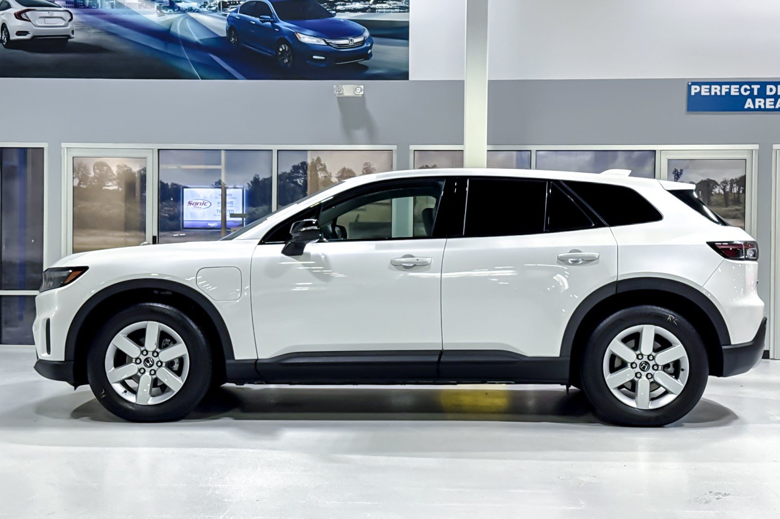 Used 2024 Honda Prologue EX image 2