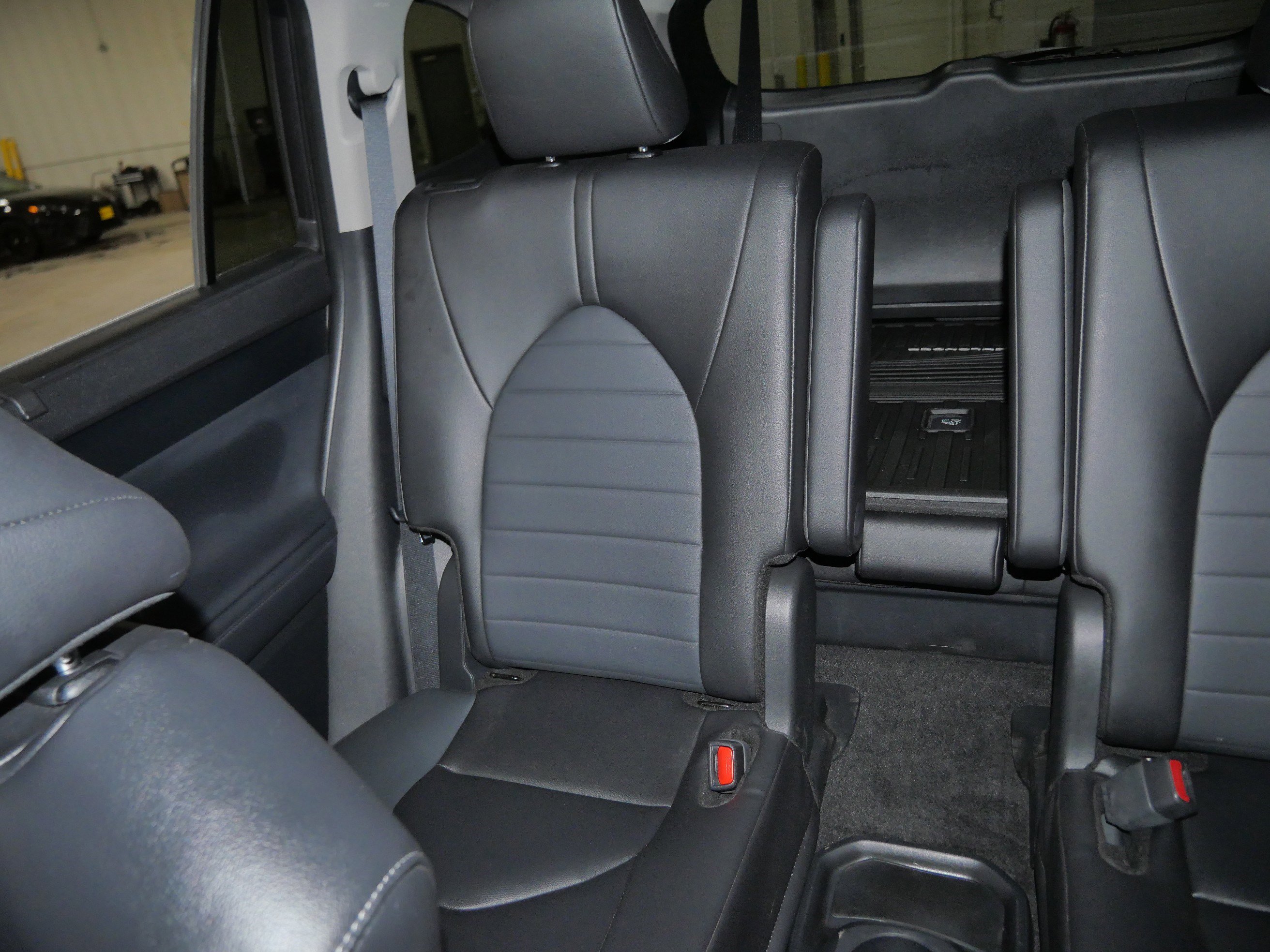 Used 2024 Toyota Highlander XLE image 13