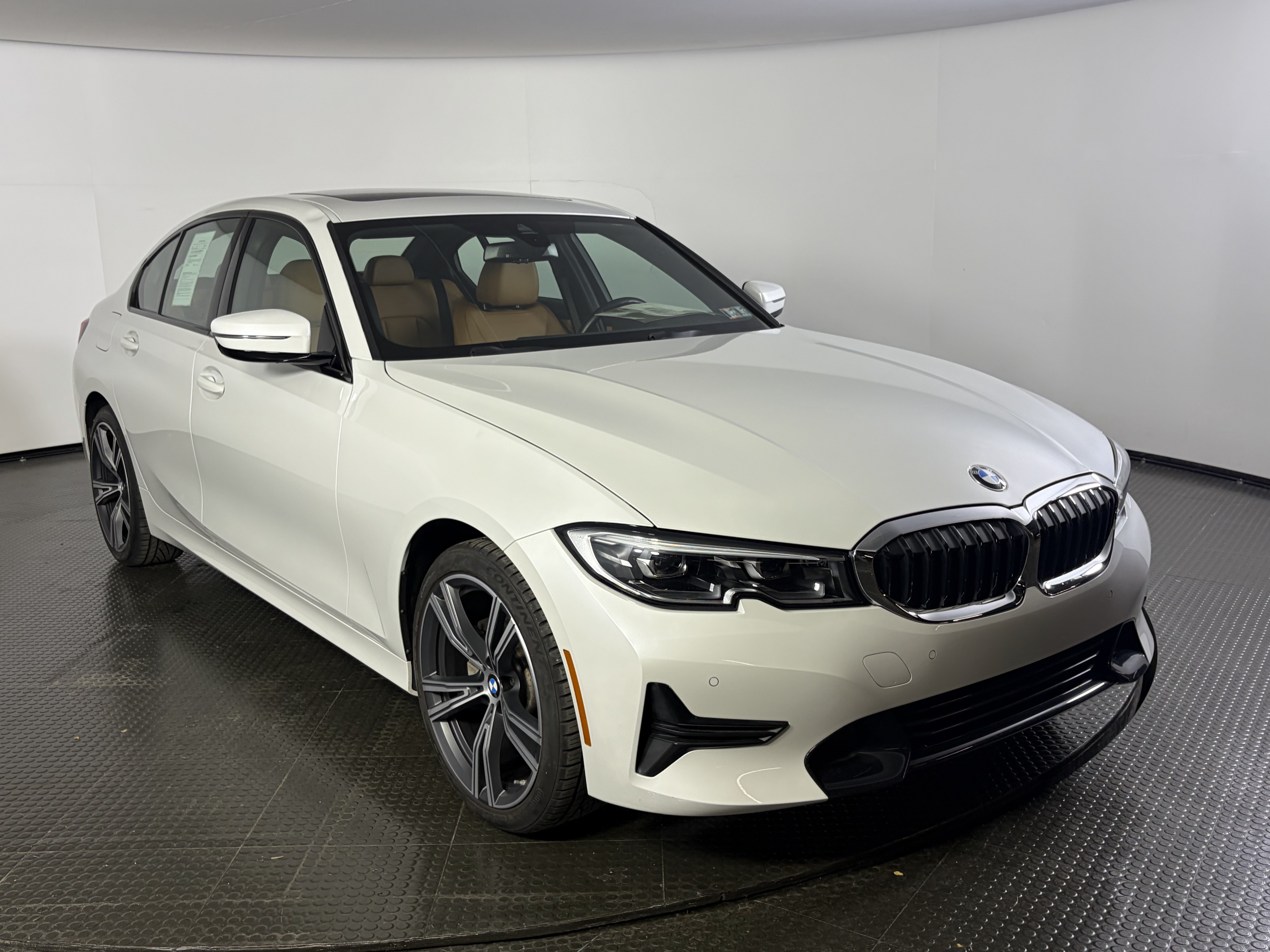 Certified 2022 BMW 330i xDrive Sedan w/ Premium Package 2 AWD/4WD image 3