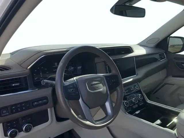 Used 2022 GMC Yukon XL Denali image 11