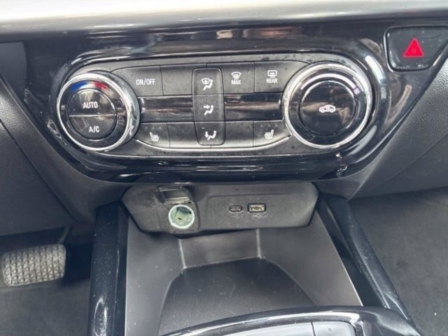 Used 2025 Chevrolet Trax LT w/ LT Convenience Package FWD image 28