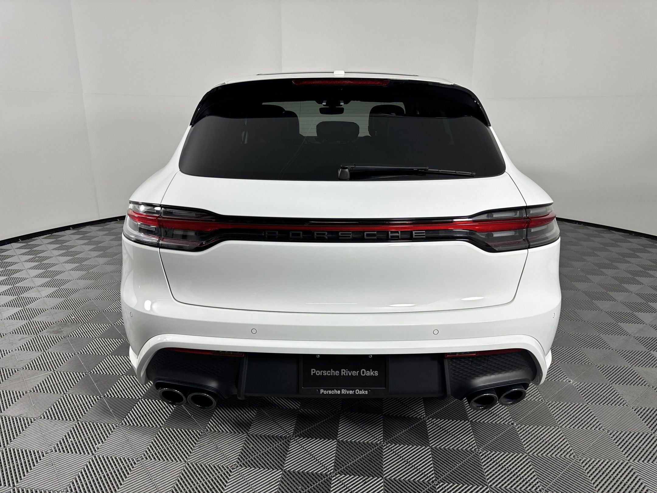 Used 2025 Porsche Macan image 10