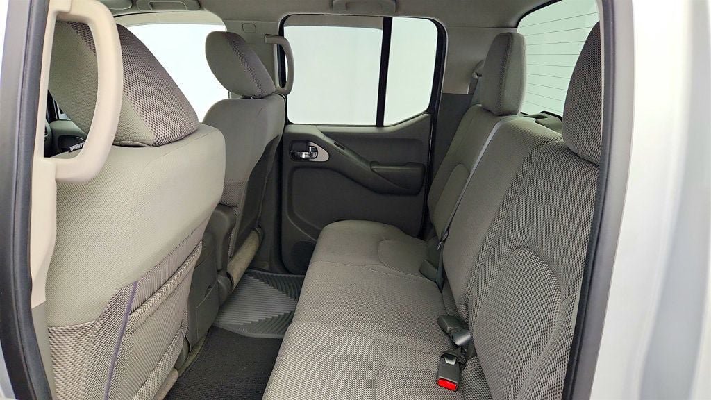 Used 2013 Nissan Frontier SV w/ SV Value Truck Pkg AWD/4WD image 20