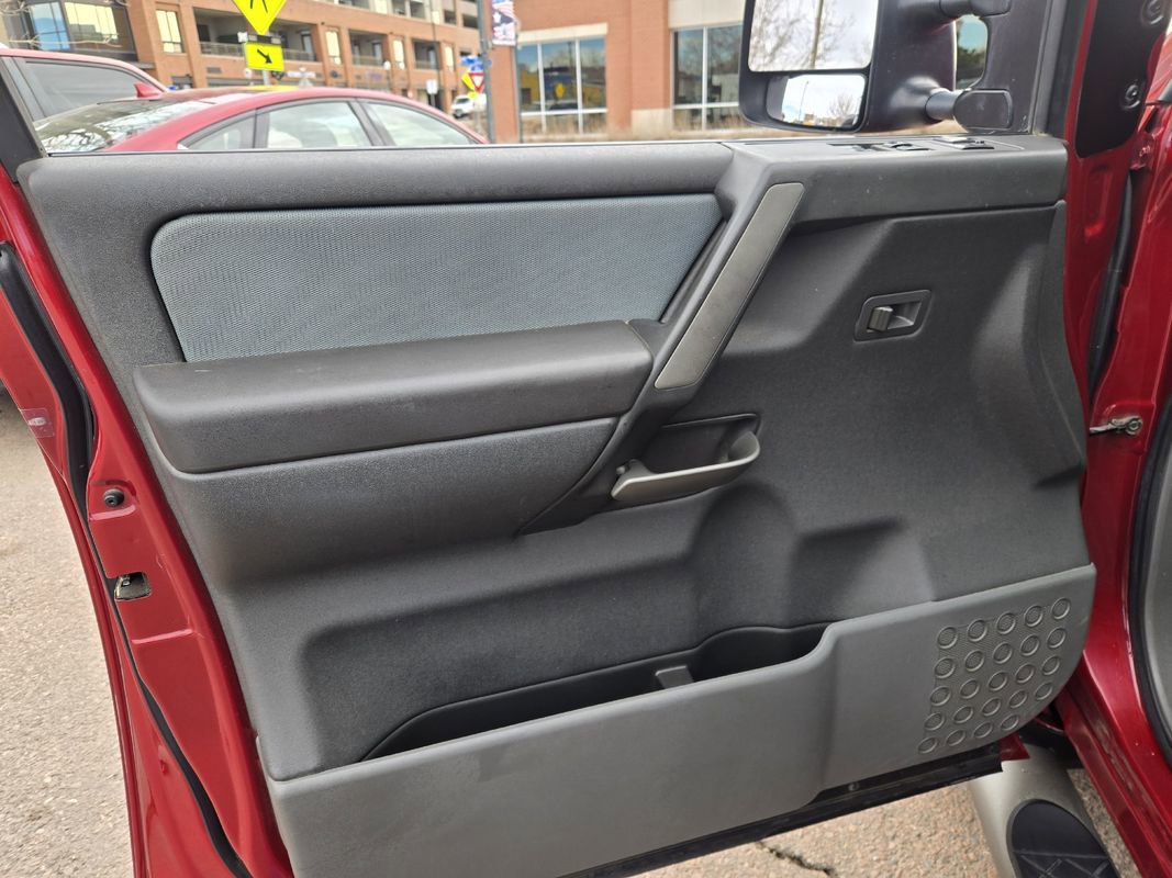 Used 2005 Nissan Titan SE image 14