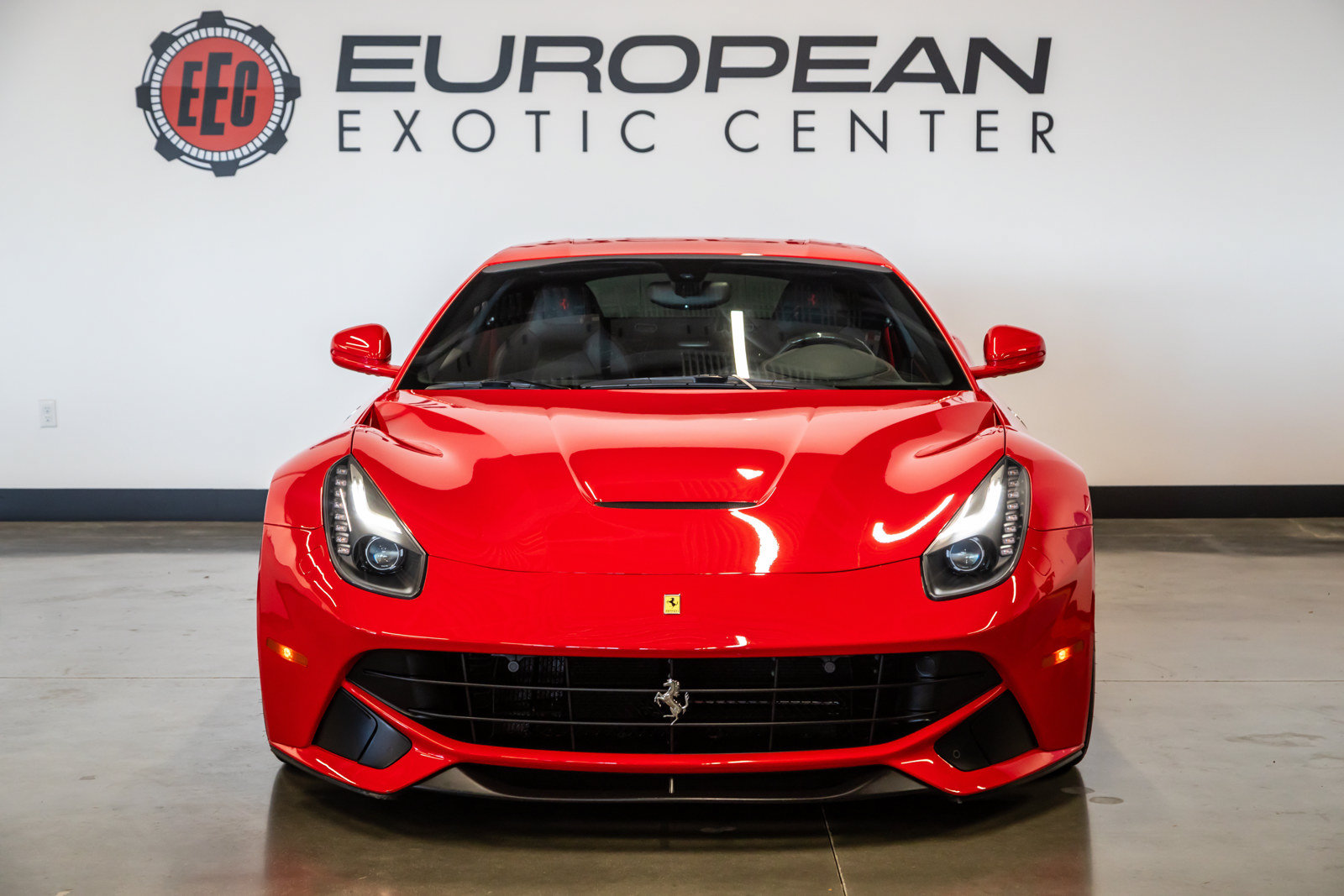 Used 2016 Ferrari F12 Berlinetta RWD image 3