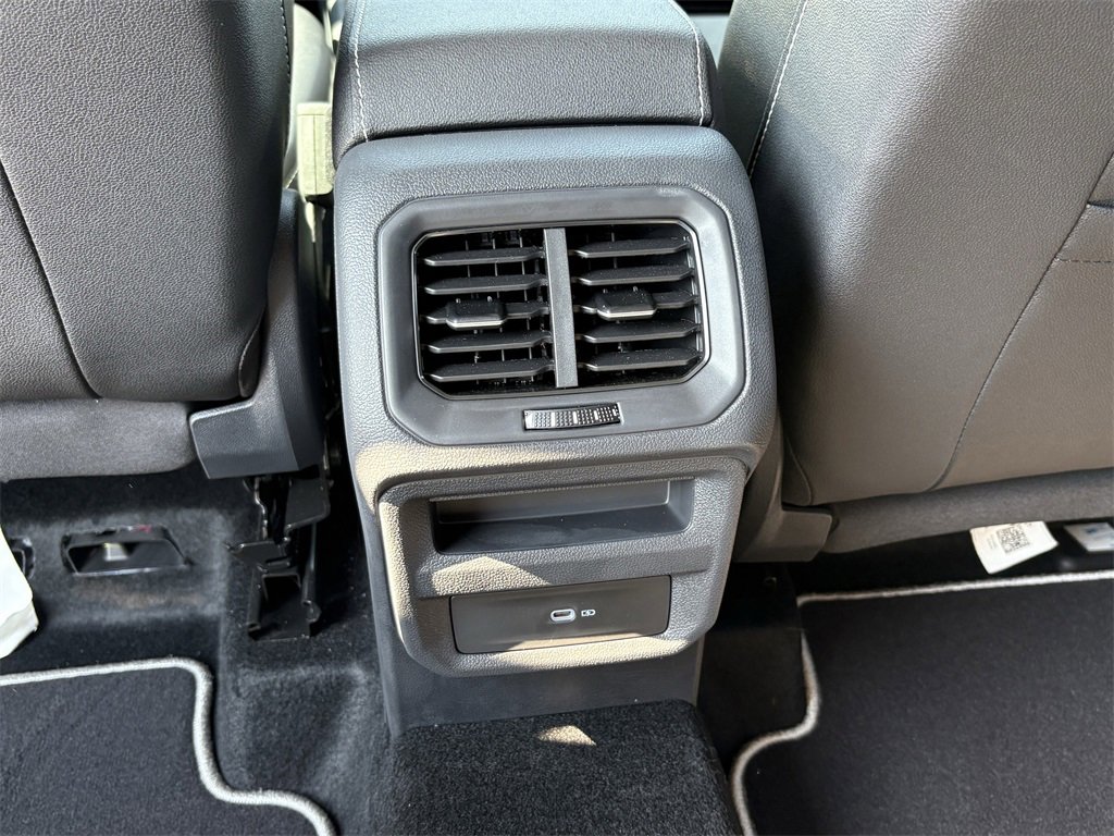 Used 2024 Volkswagen Taos SE image 24