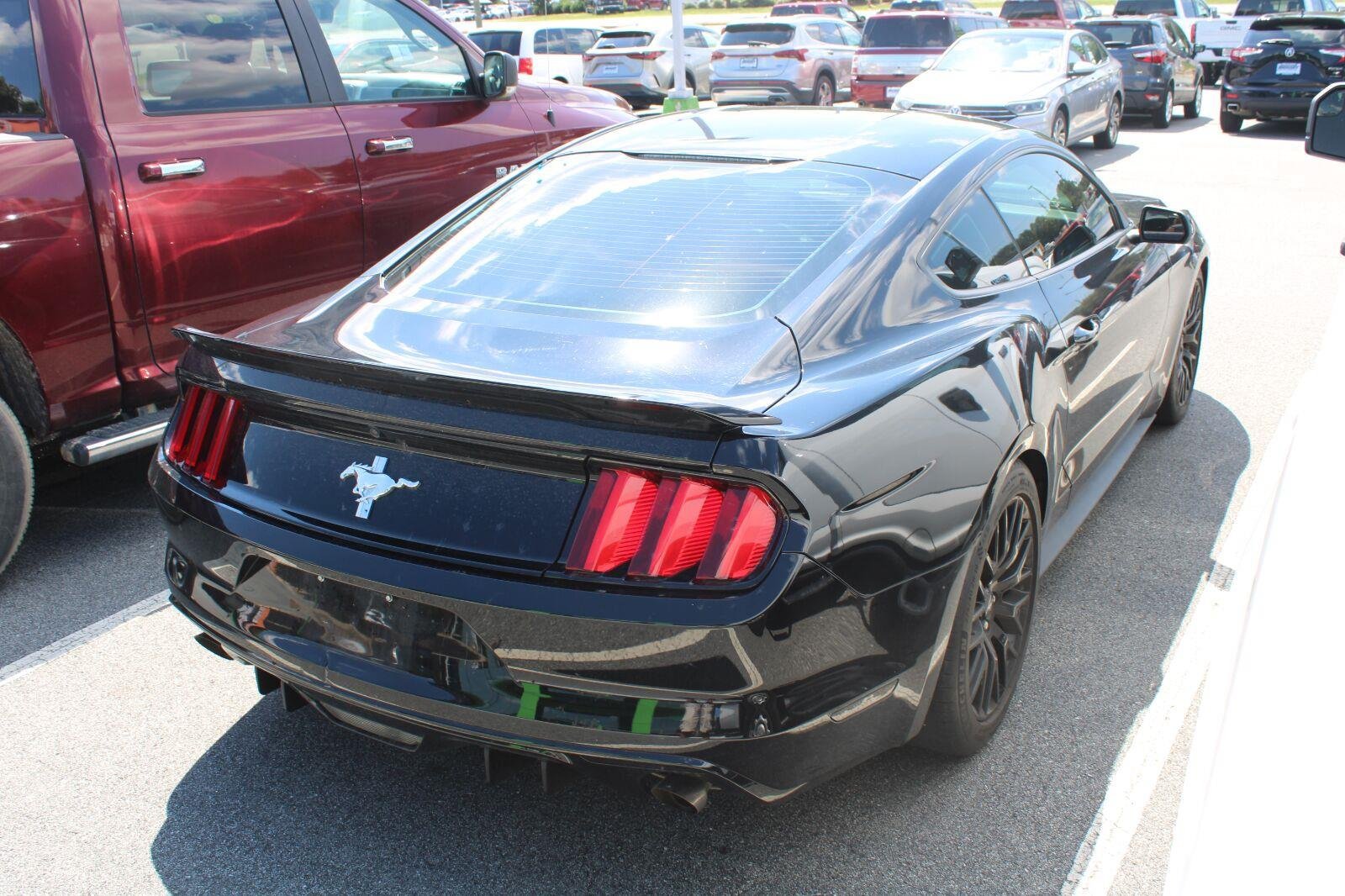 Used 2016 Ford Mustang Coupe w/ Equipment Group 051A RWD image 4