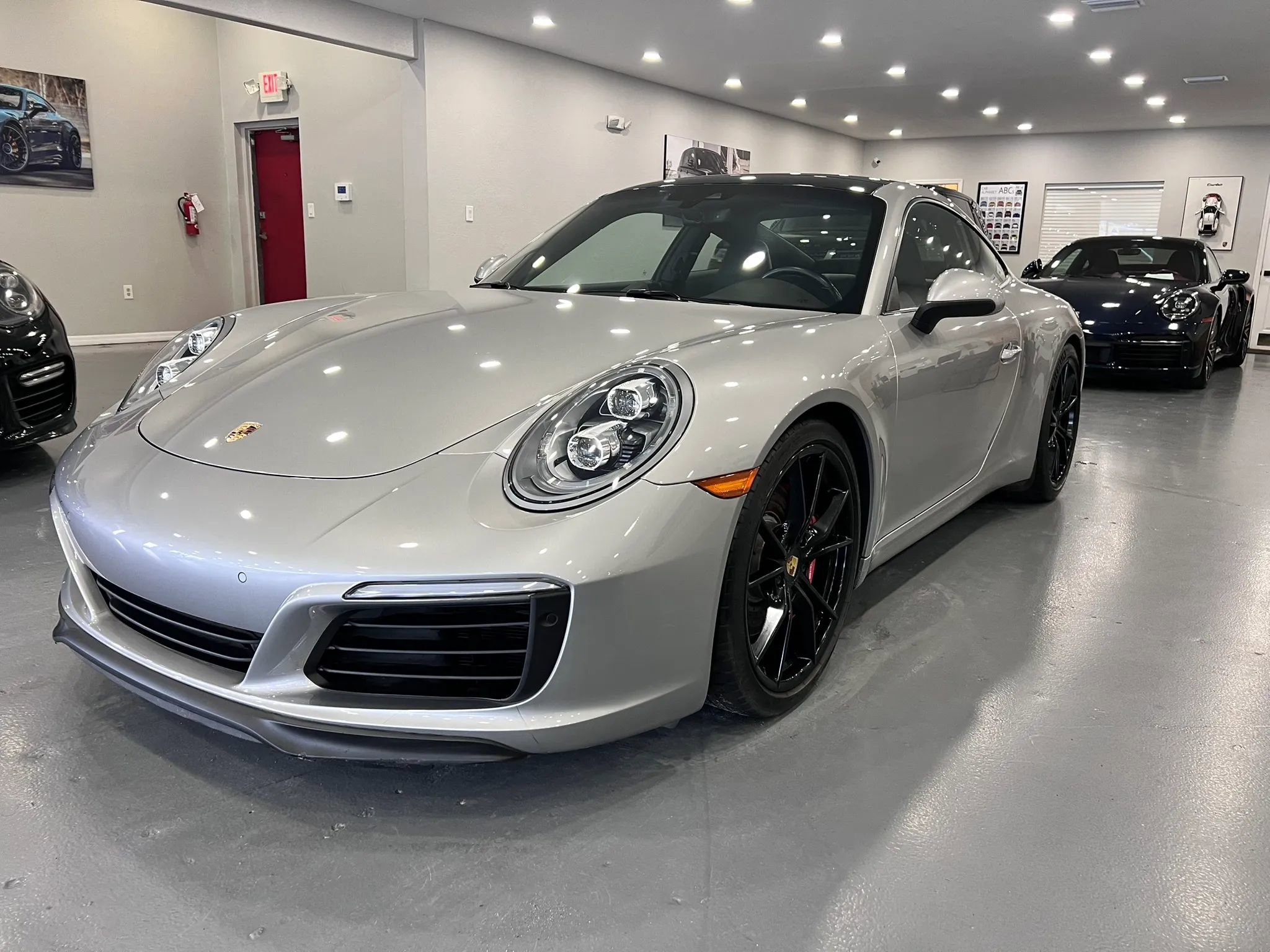 Used 2018 Porsche 911 Carrera S RWD image 3