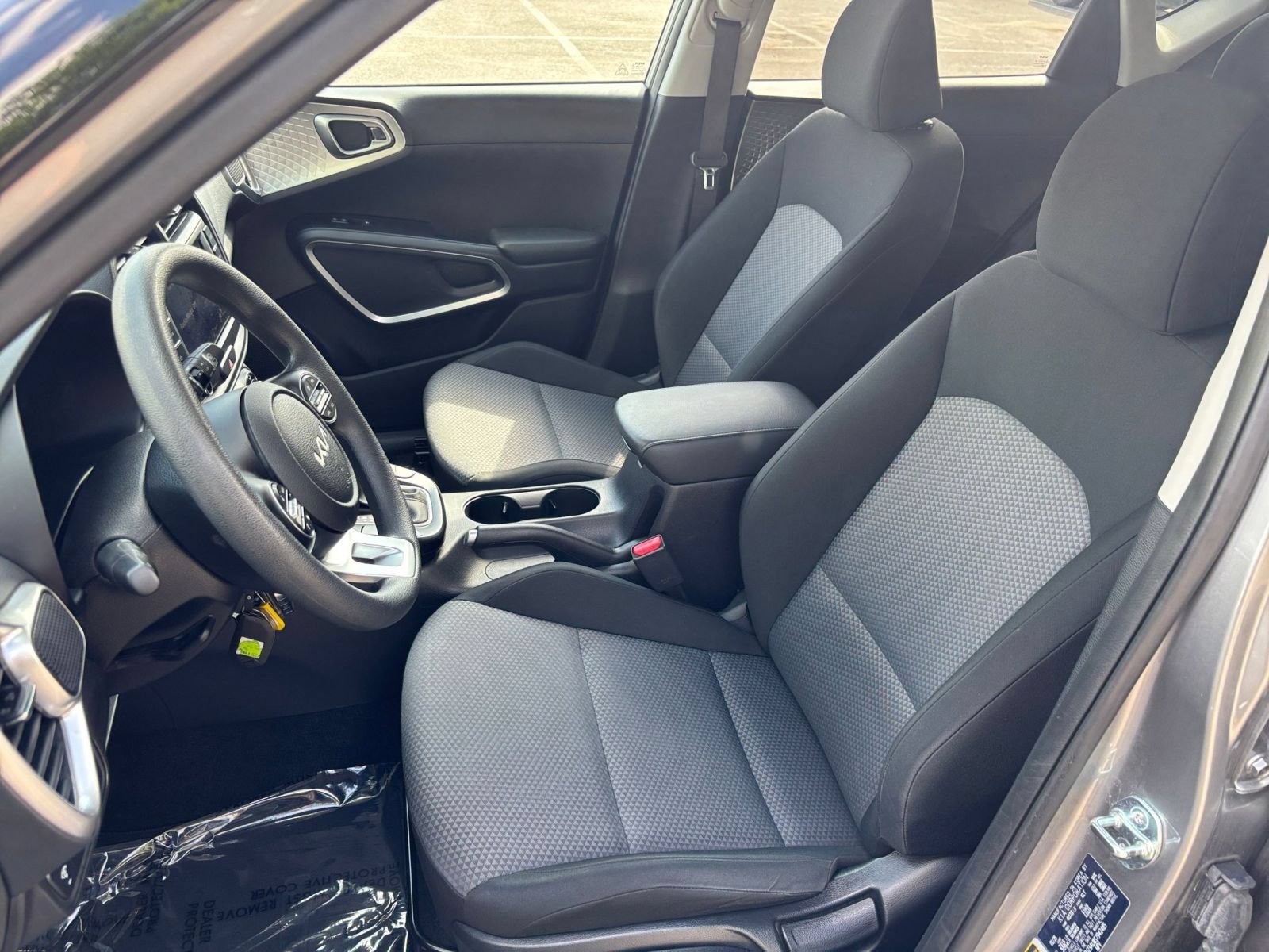 Used 2025 Kia Soul LX w/ LX Technology Package FWD image 35