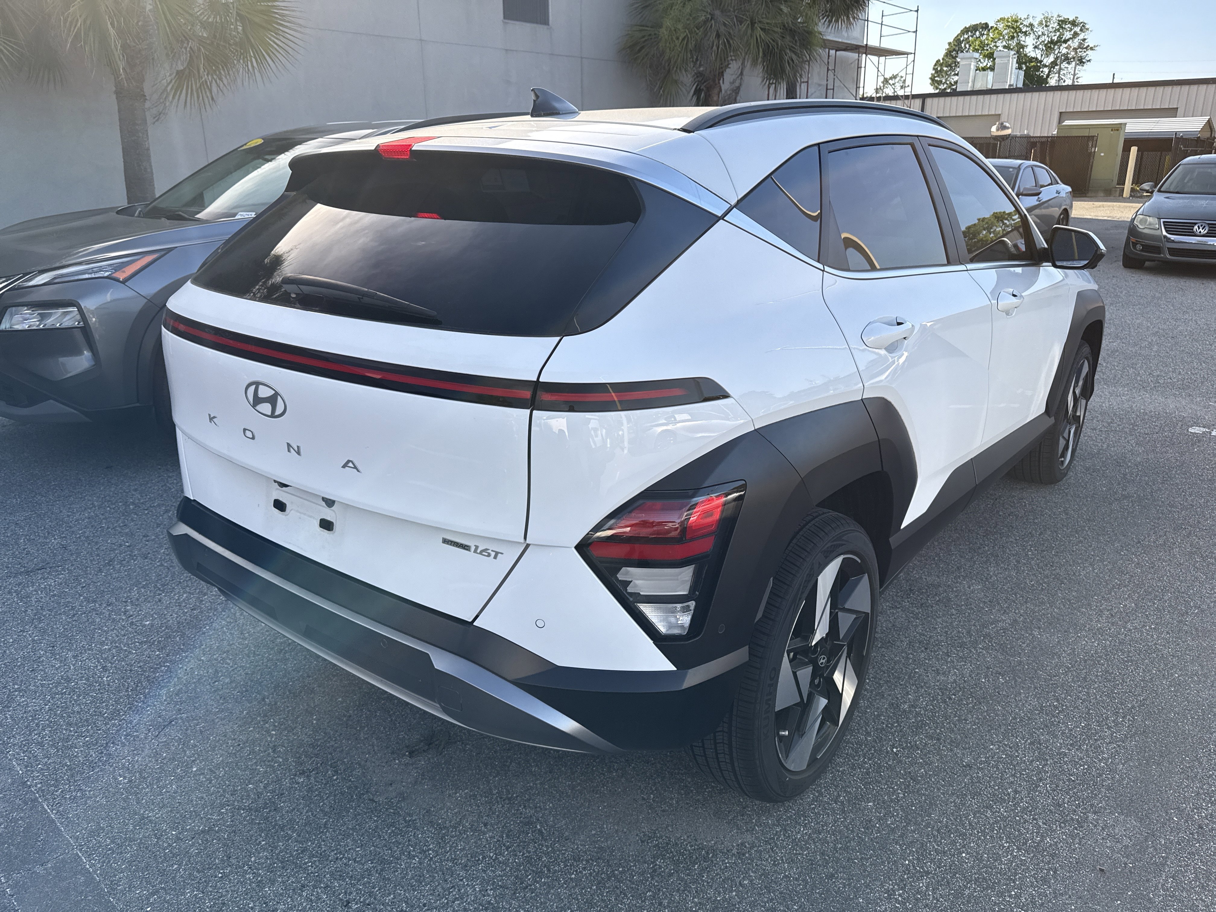 Used 2024 Hyundai Kona Limited AWD/4WD image 4