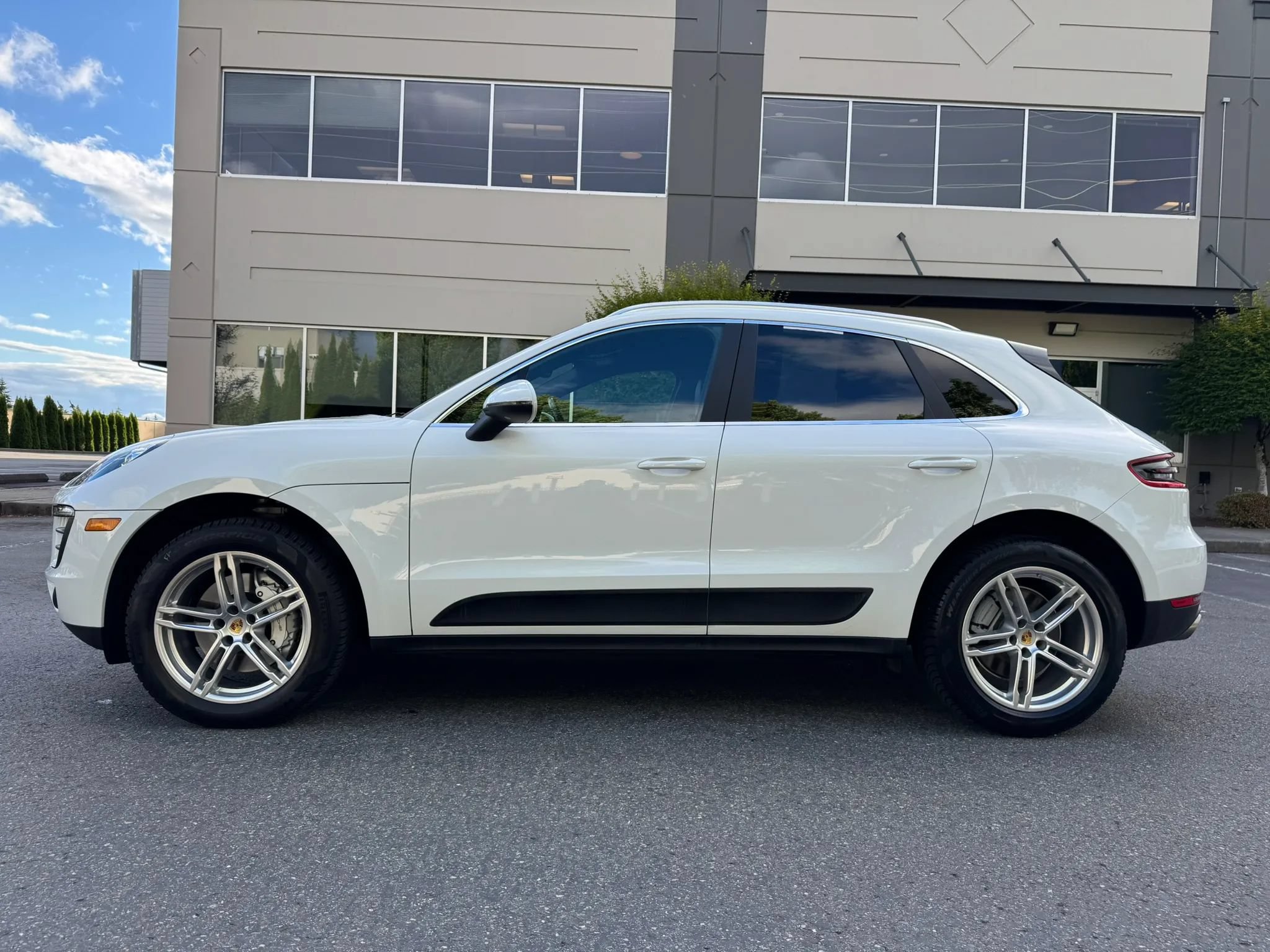 Used 2017 Porsche Macan S AWD/4WD image 6