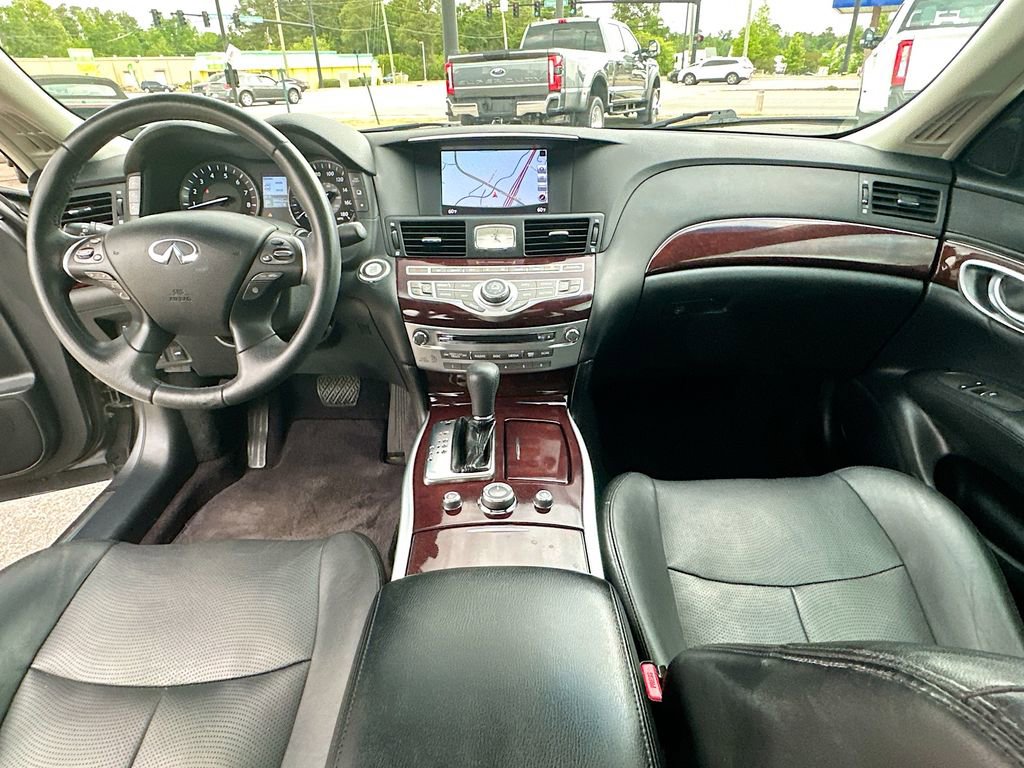 Used 2018 INFINITI Q70 Luxe w/ Proactive Package AWD/4WD image 3