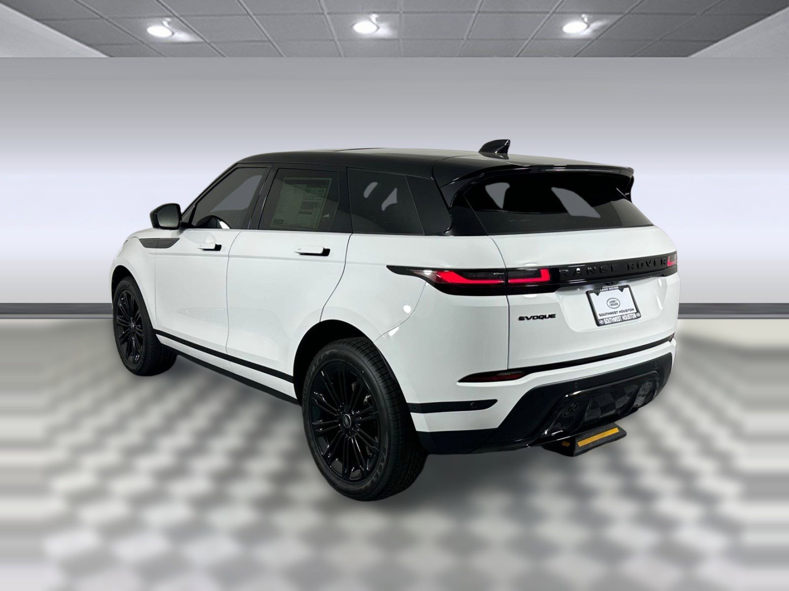 Used 2026 Land Rover Range Rover Evoque S image 3