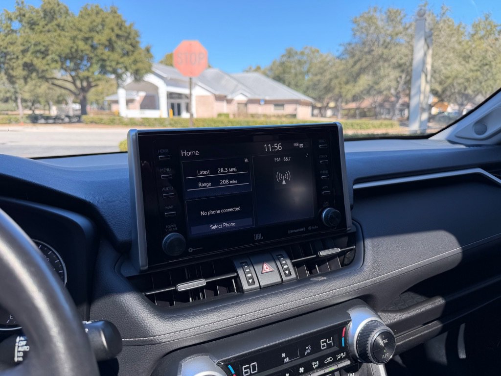 Used 2021 Toyota RAV4 XLE Premium image 17