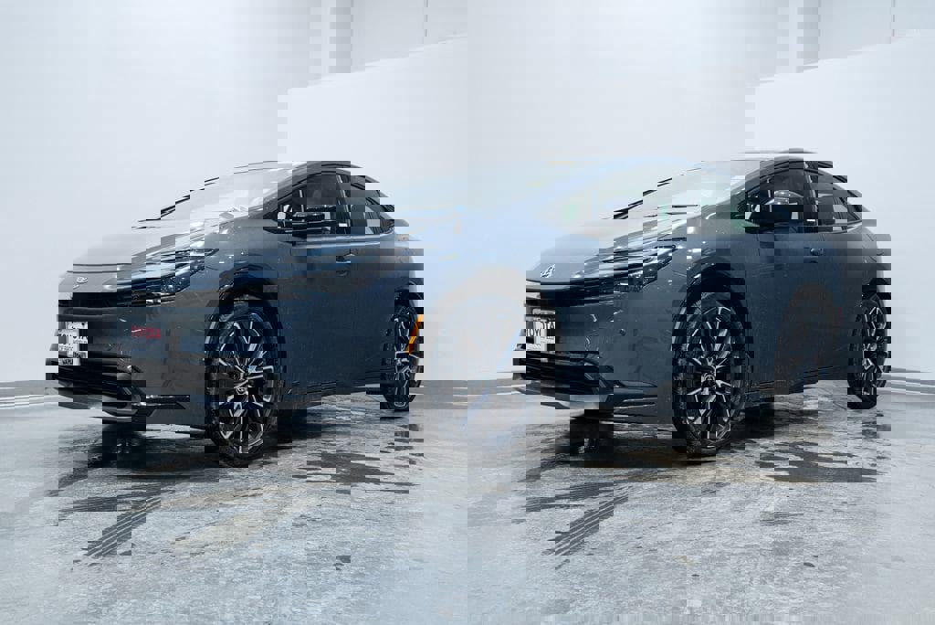 Used 2024 Toyota Prius XLE image 3