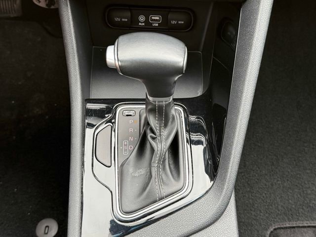 Used 2017 Kia Niro EX FWD image 4