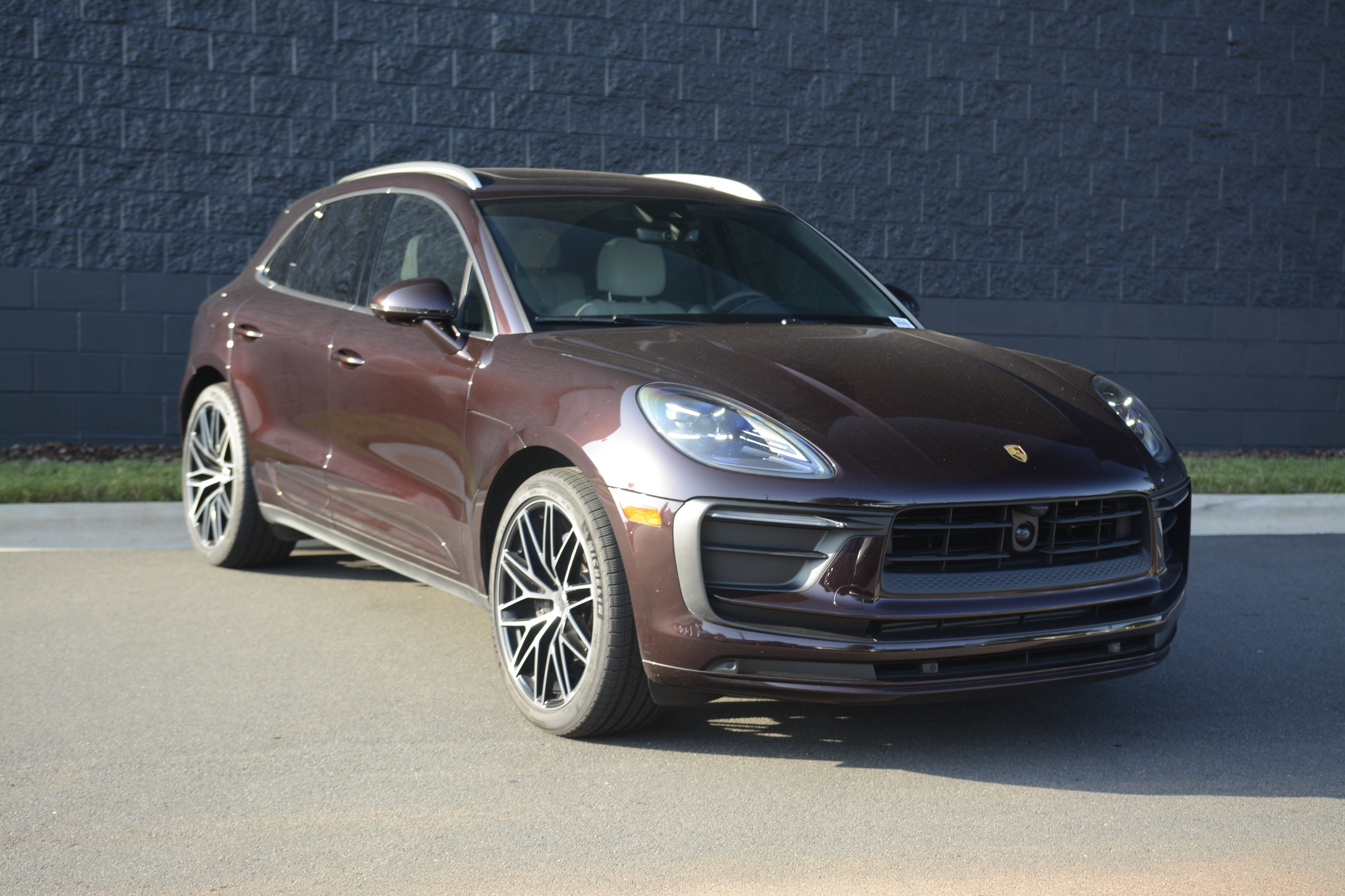 Certified 2026 Porsche Macan AWD/4WD image 9