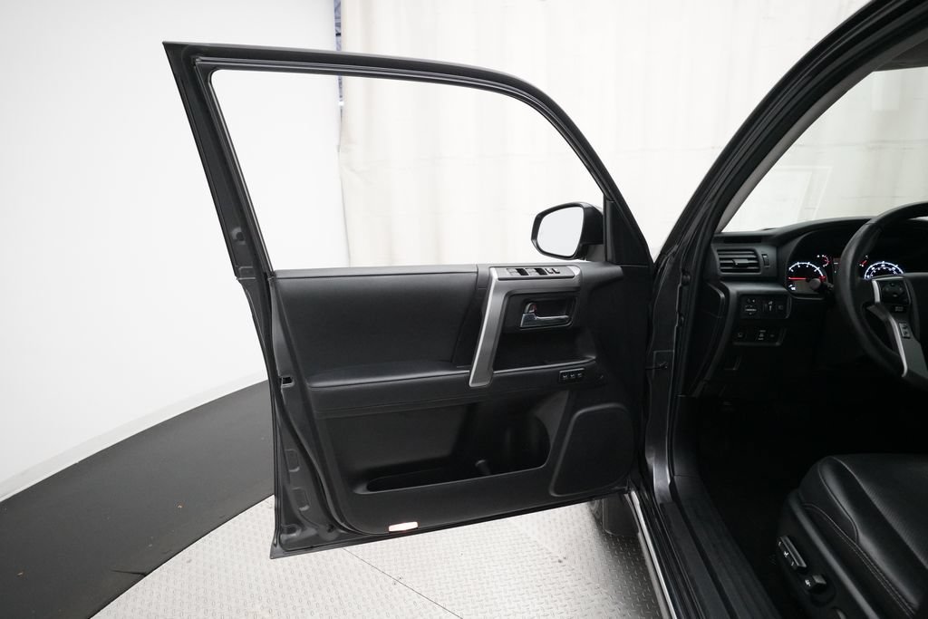Used 2023 Toyota 4Runner Limited AWD/4WD image 29