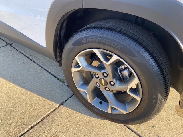 Used 2025 Chevrolet Trax LT w/ LT Convenience Package FWD image 29