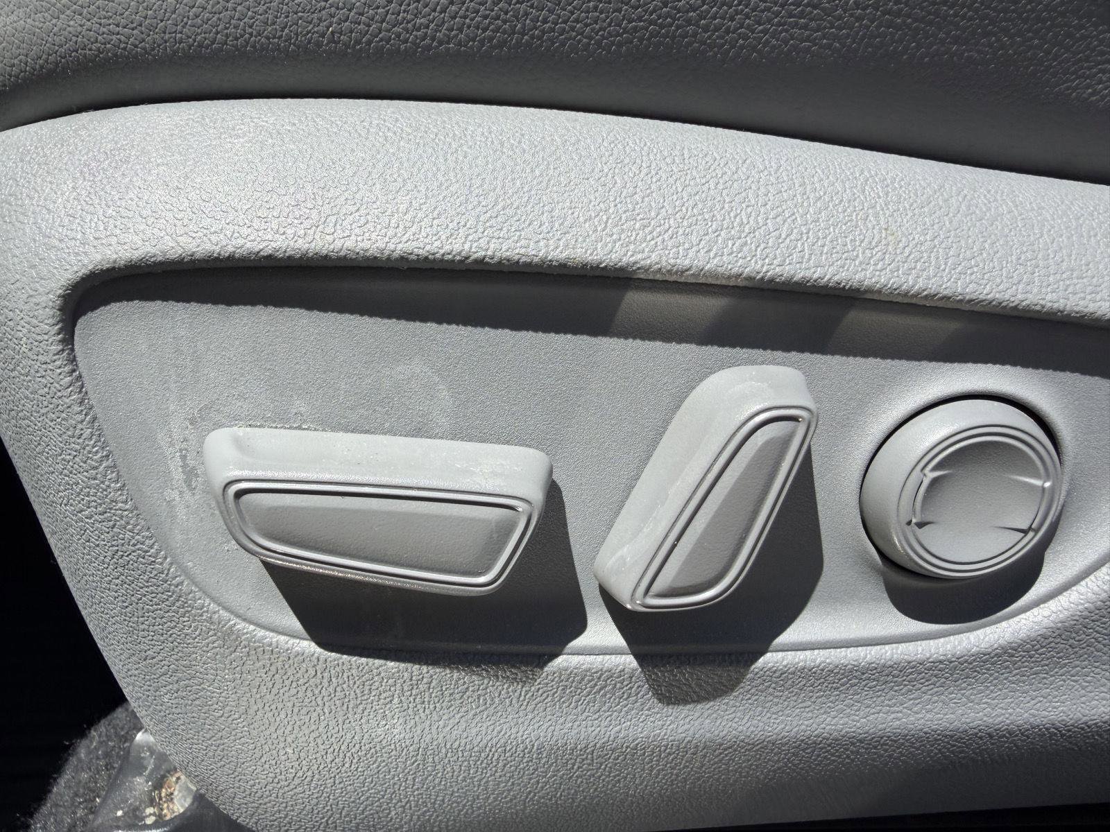 Used 2021 Toyota Highlander Platinum AWD/4WD image 16