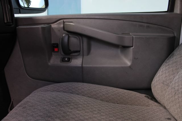 Used 2017 GMC Savana 2500 RWD image 17