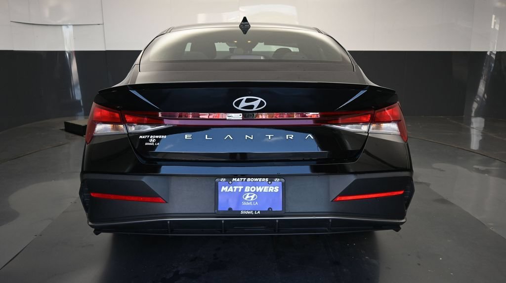 Certified 2025 Hyundai Elantra Sport FWD image 17