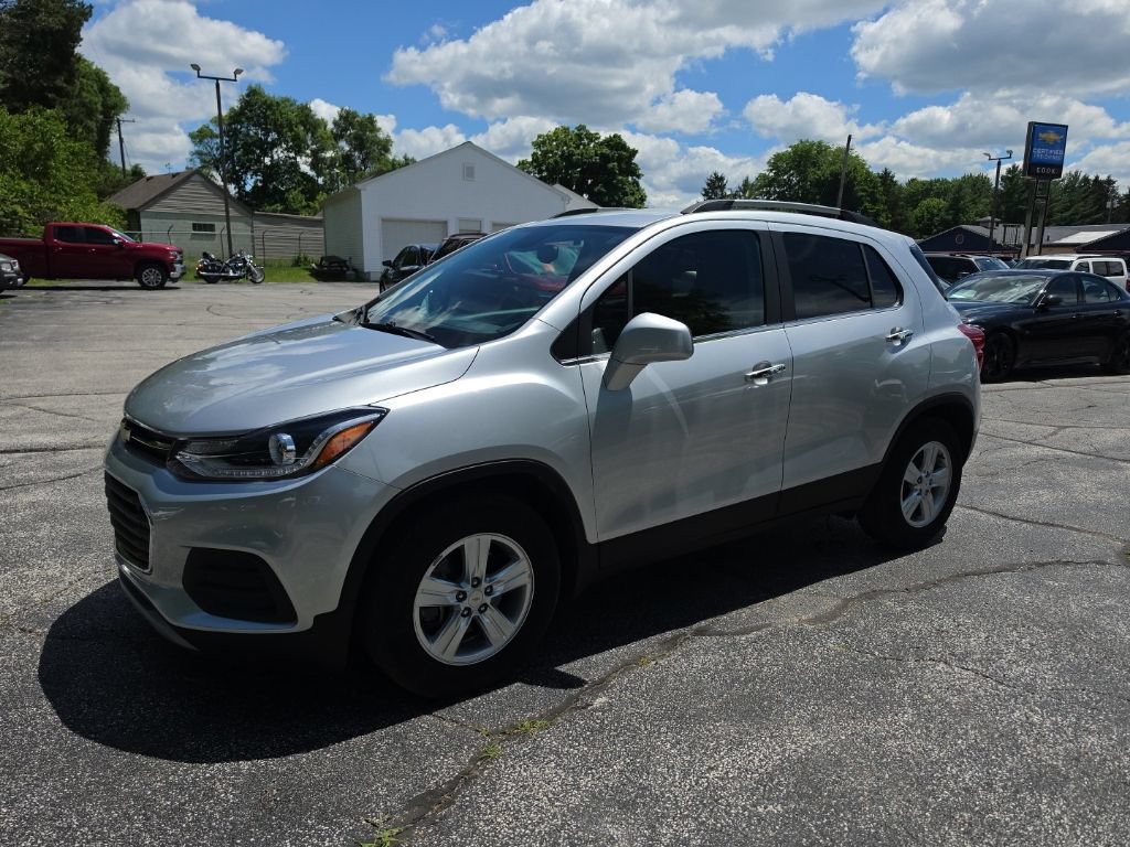 Used 2017 Chevrolet Trax LT w/ LT Convenience Package FWD image 3