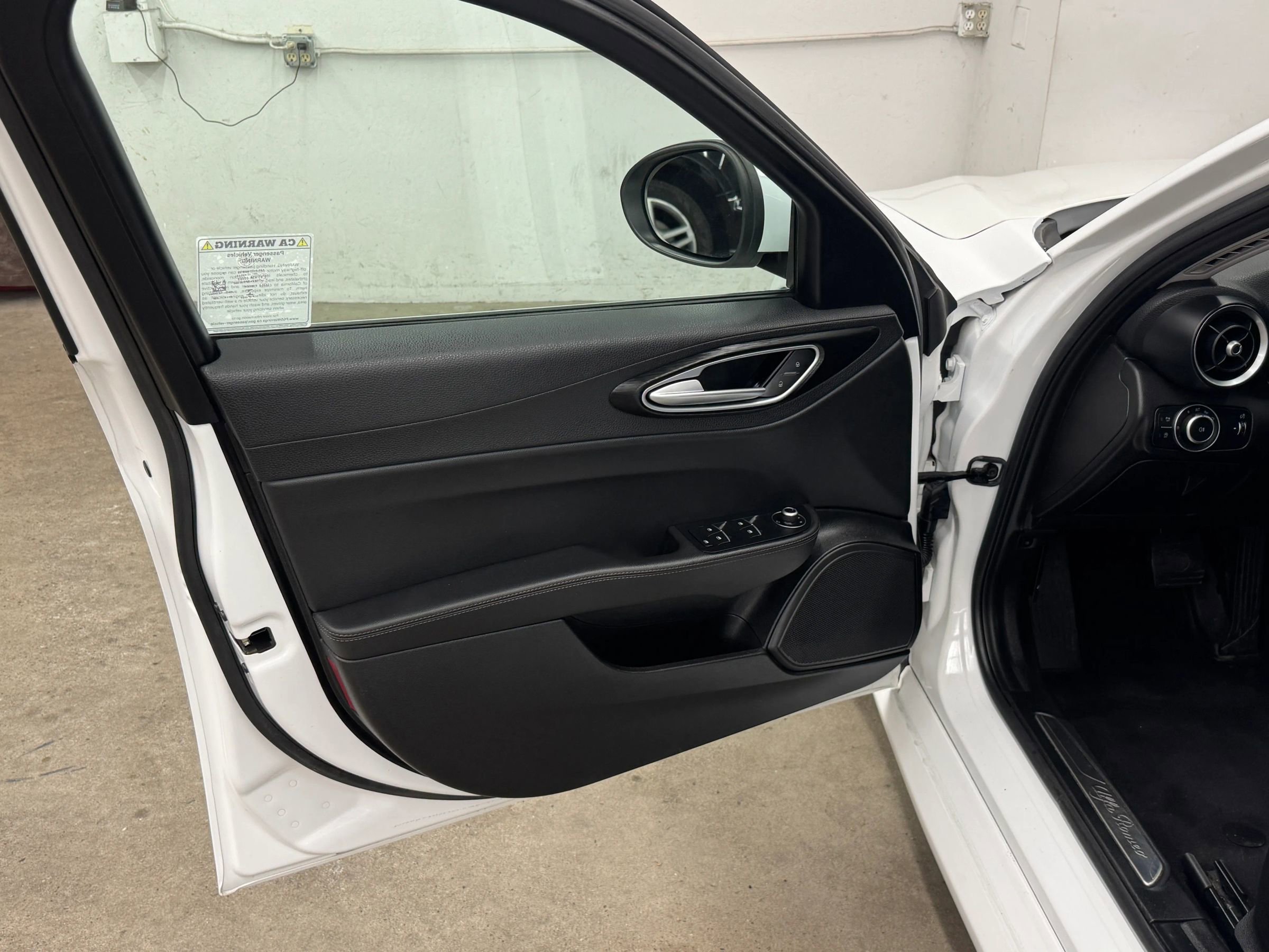 Used 2017 Alfa Romeo Giulia image 15