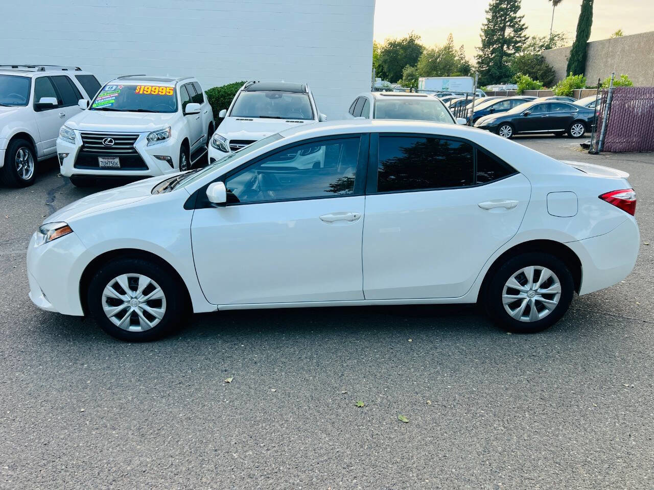 Used 2015 Toyota Corolla LE FWD image 5