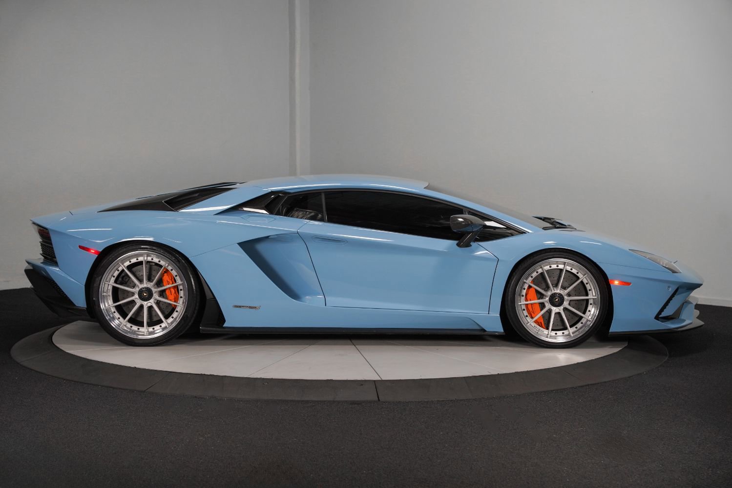 Used 2018 Lamborghini Aventador S image 10