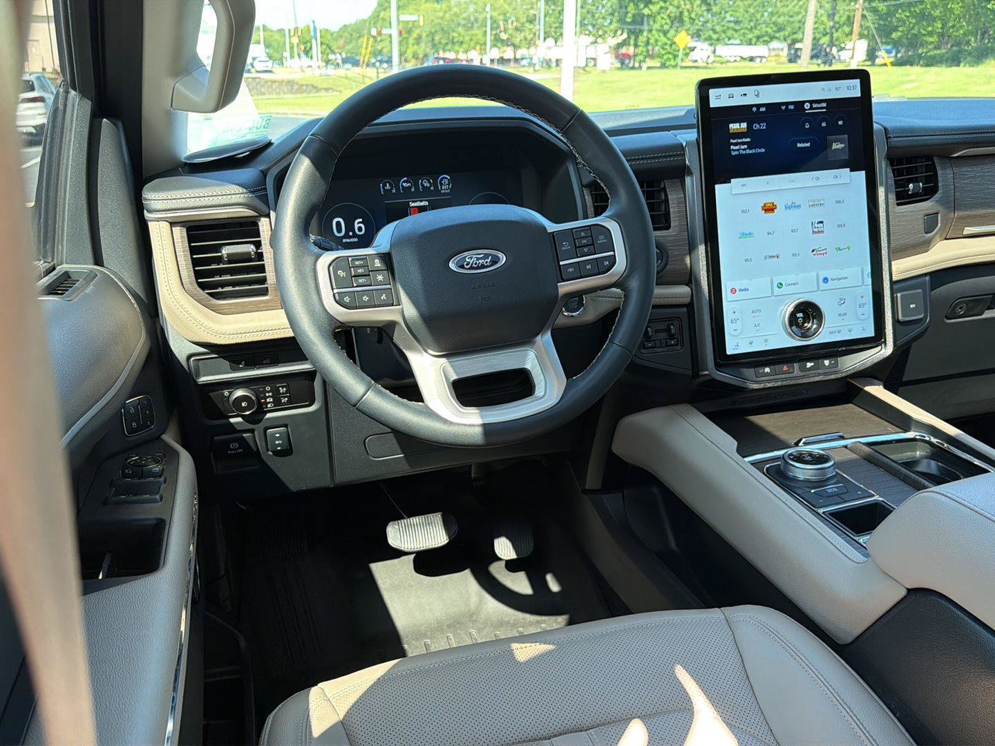 Used 2024 Ford Expedition Limited RWD image 19