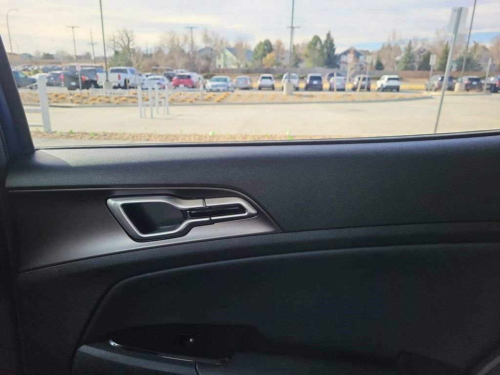 Used 2023 Kia Sportage EX image 13