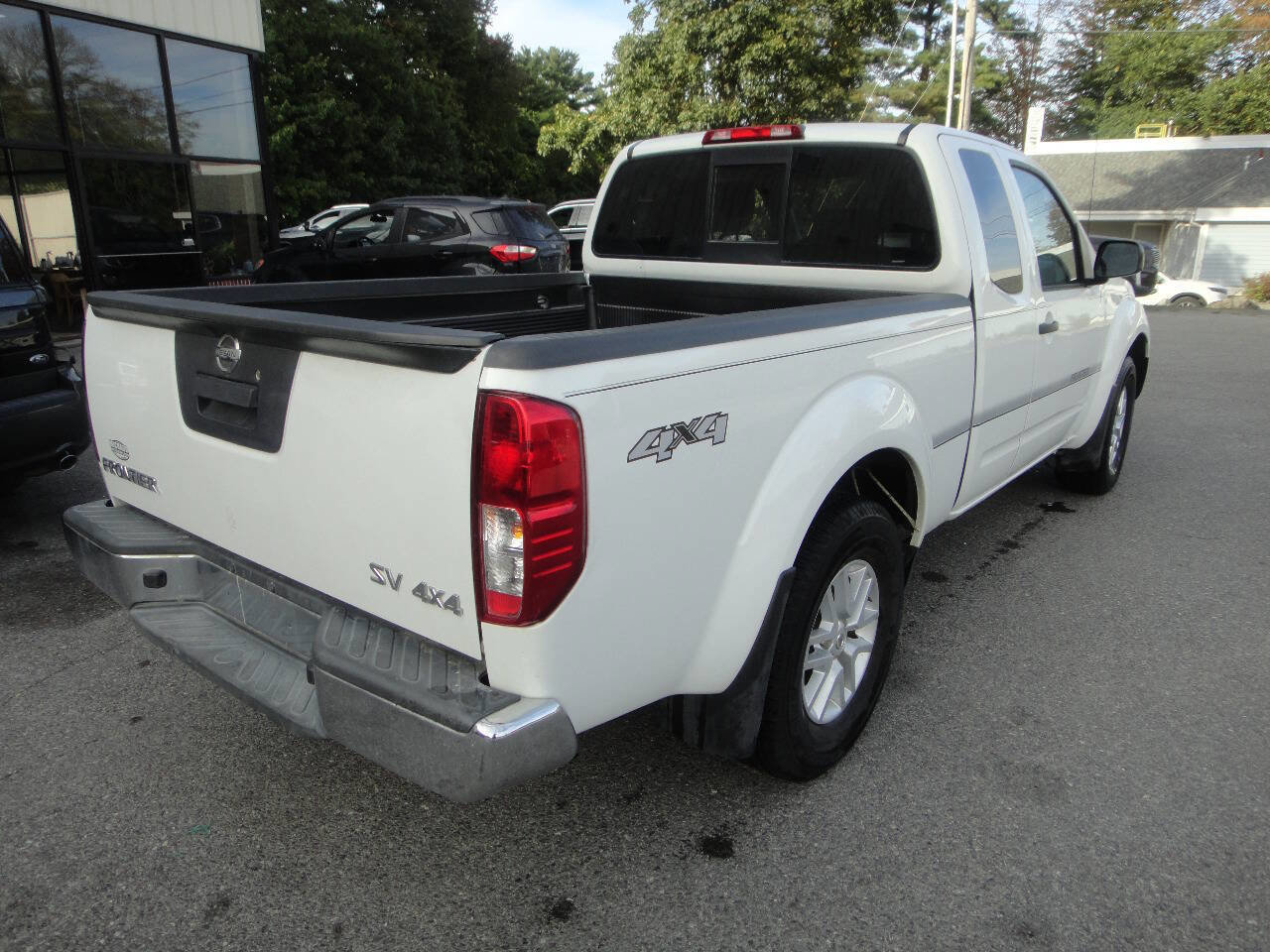 Used 2020 Nissan Frontier SV image 6