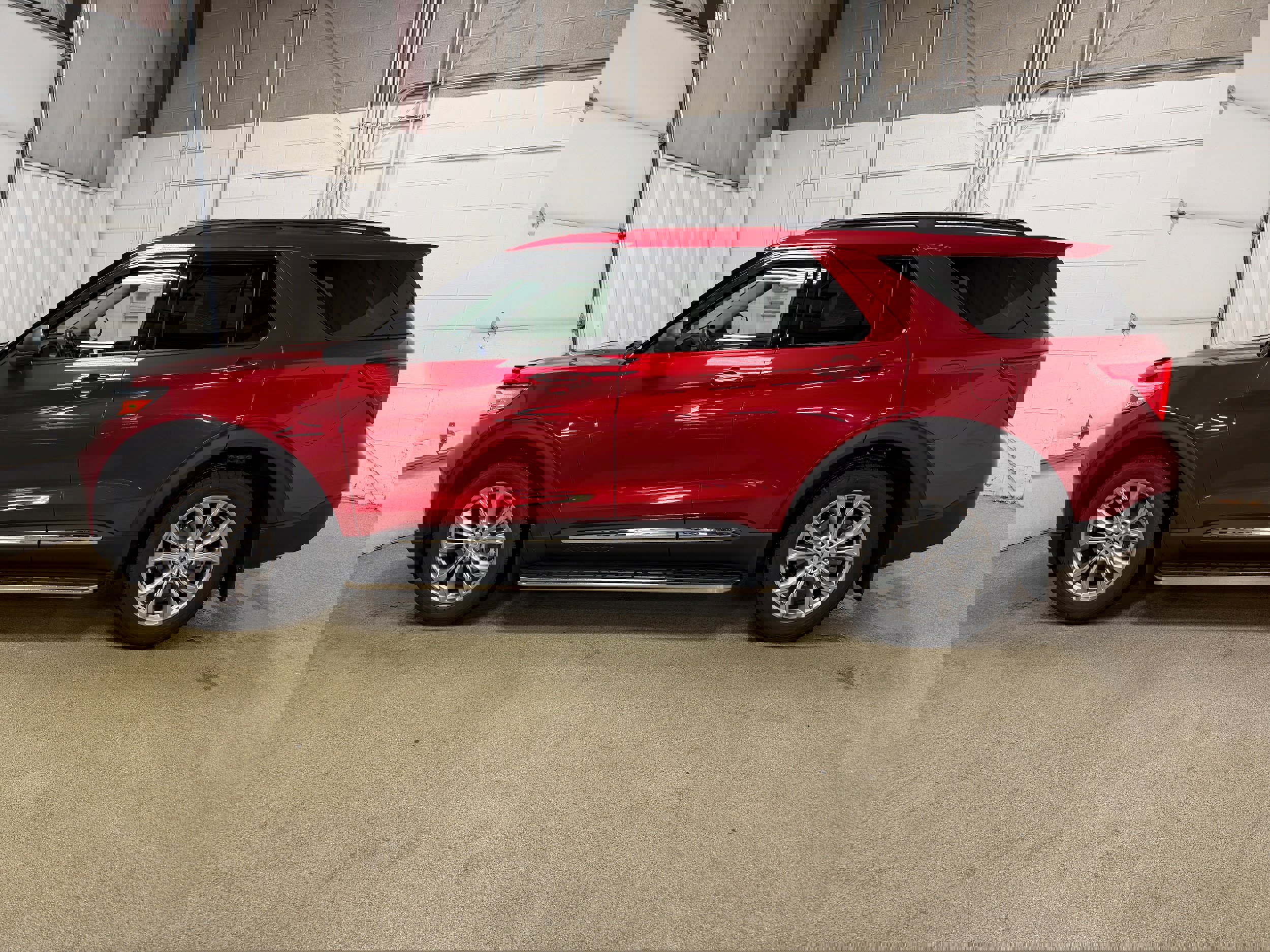 Certified 2021 Ford Explorer XLT w/ Equipment Group 202A image 4