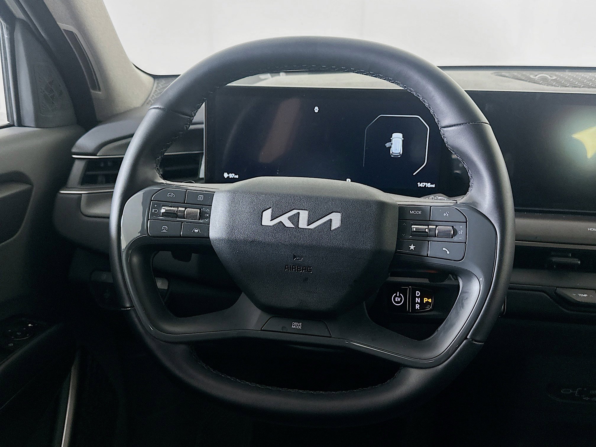 Used 2024 Kia EV9 Light Long Range RWD image 18
