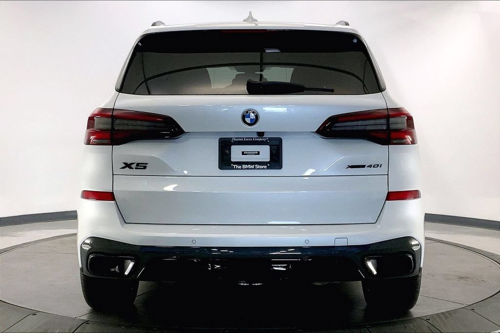 Used 2022 BMW X5 xDrive40i w/ M Sport Package AWD/4WD image 3